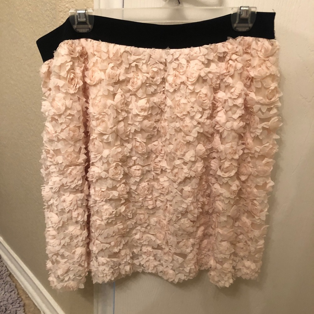 Plus size off white elastic skirt with rose detail
